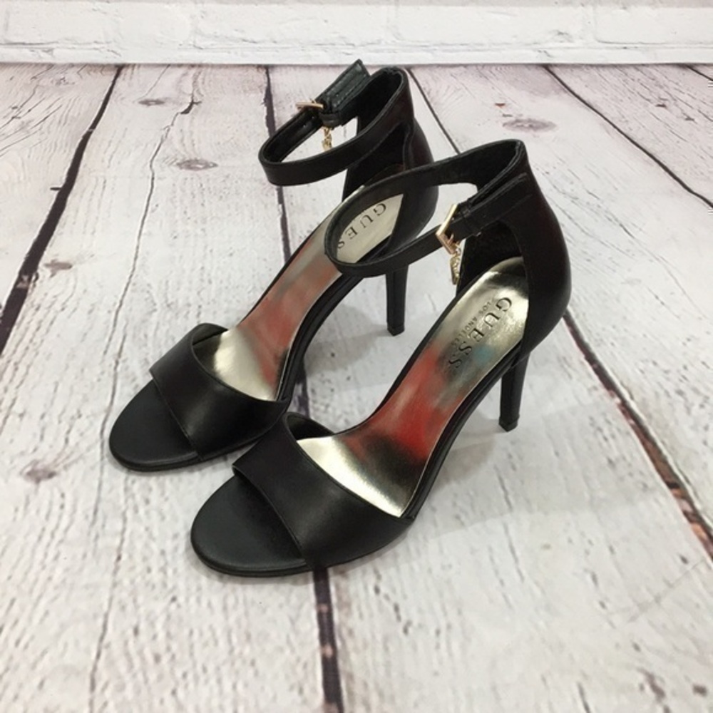 New Guess matte black heels vegan leather 5.5